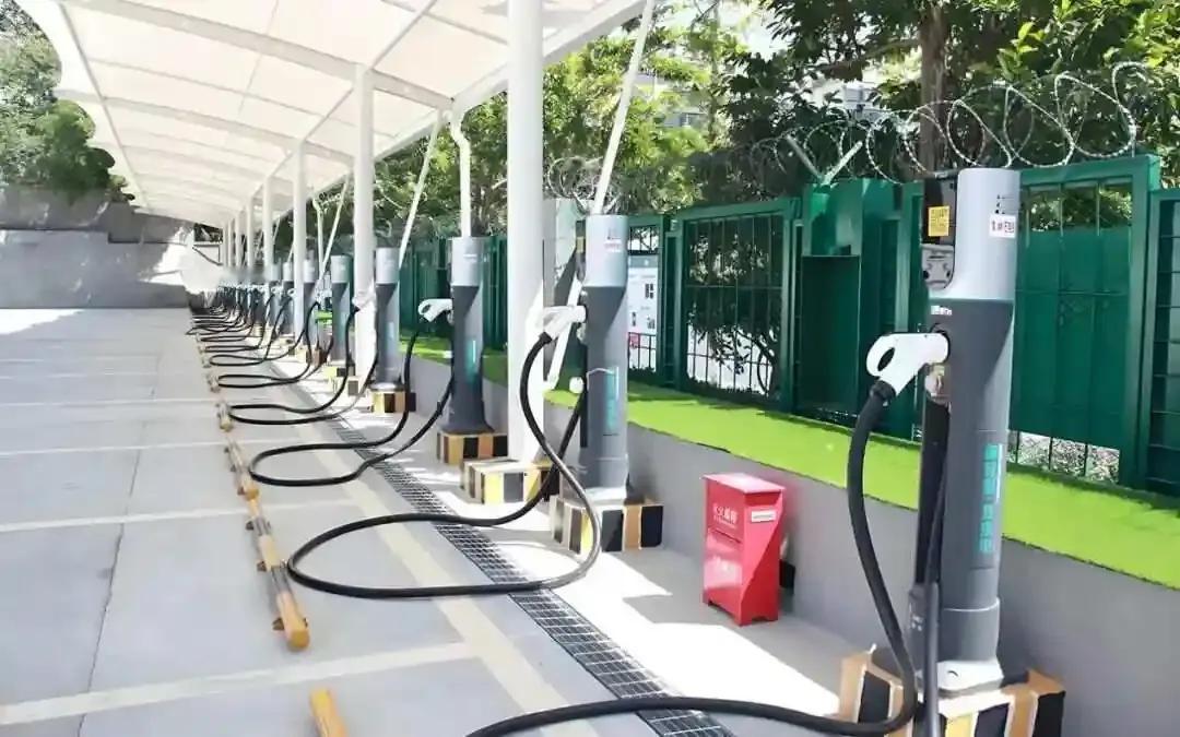 为什么都2025年了，我还是建议各位买油车？
1.油车随加随走，完全没有时间限制