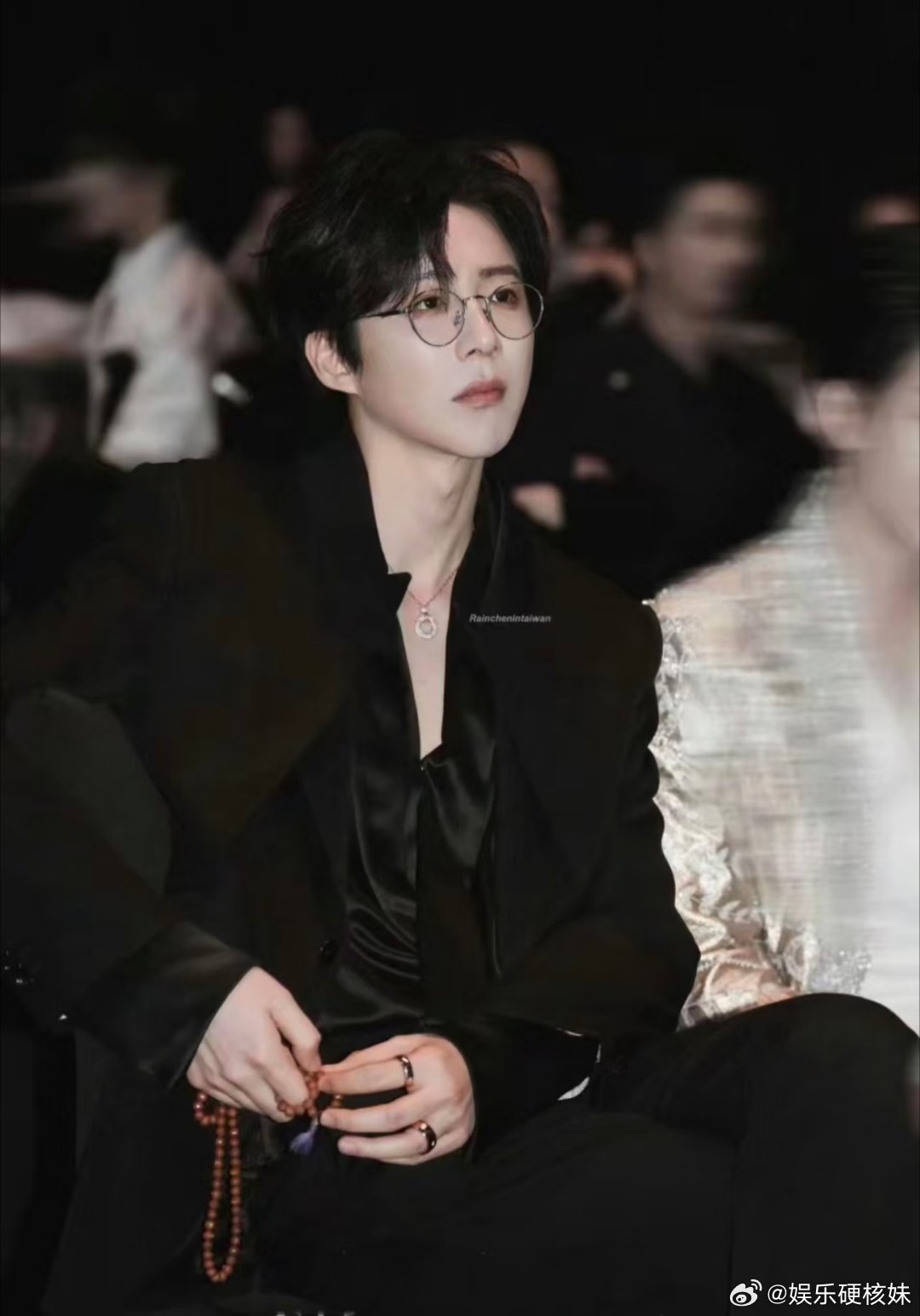 刘宇宁西装界最严厉的父亲刘宇宁西装战神刘宇宁又帅又瘦腿又长，和西装的适配度简直1