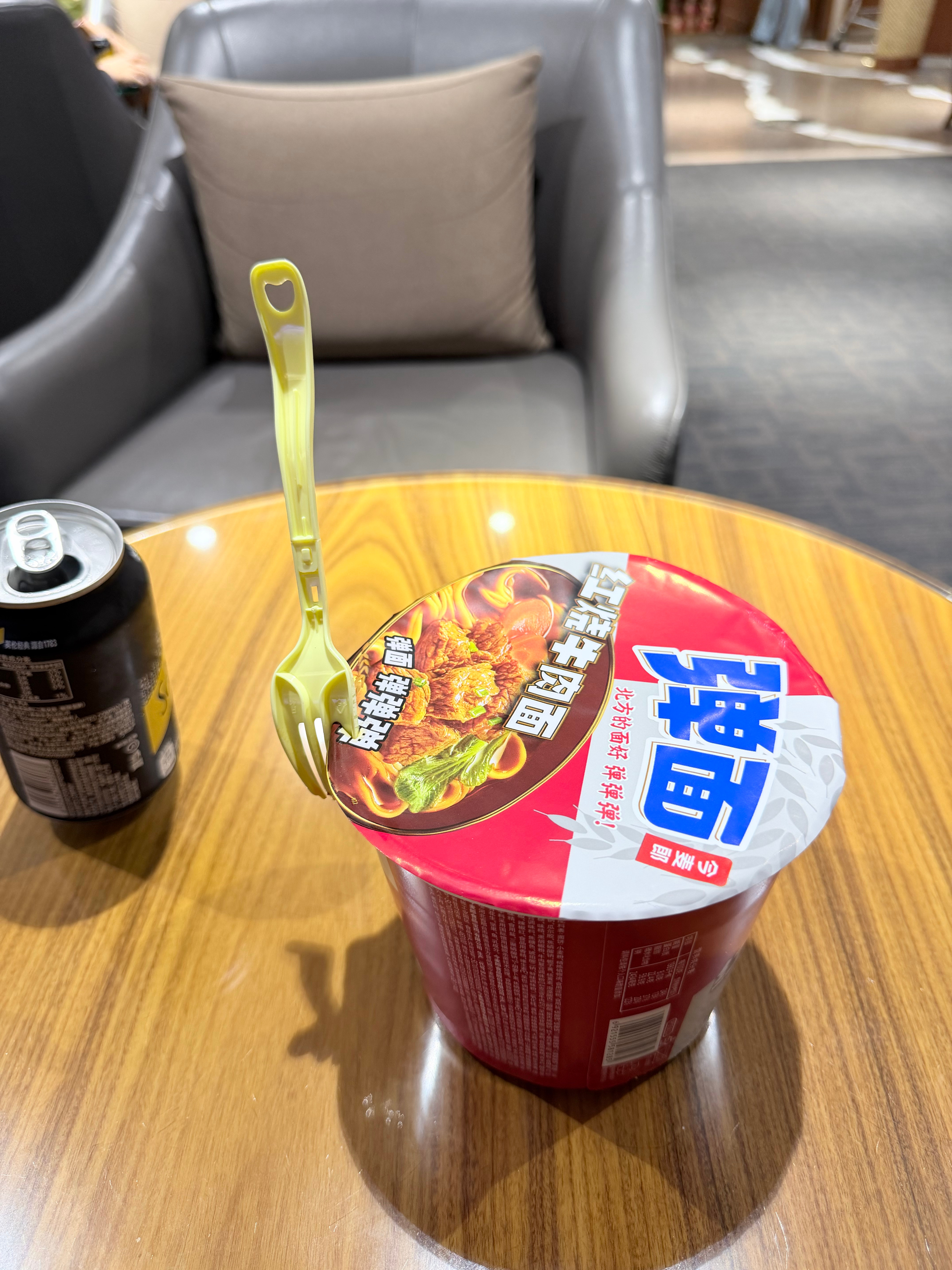 为啥机场/车站的泡面比平时的香