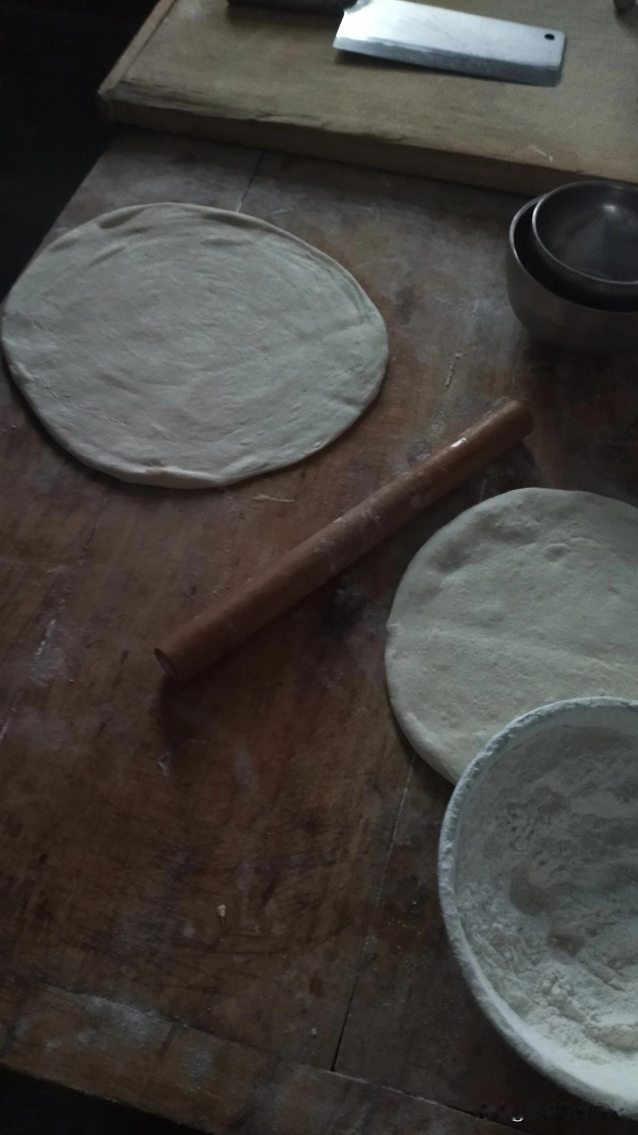 中午十一点多吃完饭，收拾好大概十二点多，婆婆就出门去打牌，打到下午六点半回来，汤