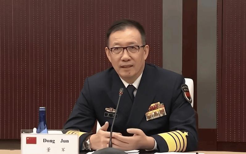 中美昨晚发生了什么？几小时内连打两个电话，是特朗普上台后第一次。罕见！短短几个小