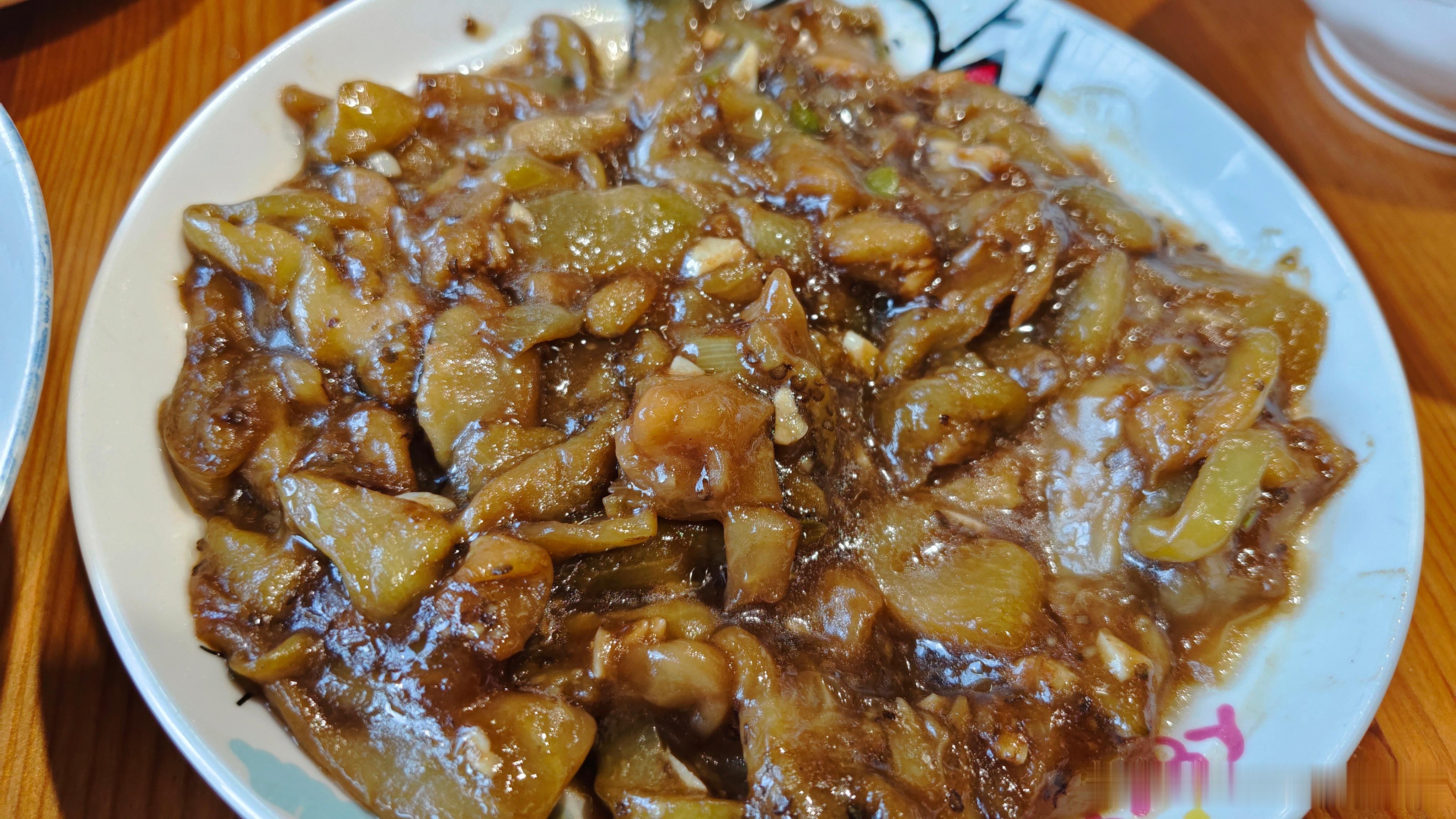 老爸做的烧茄子，老妈做的糖醋排骨永远是最好吃的。你家有什么爸妈做的特别好吃的菜吗