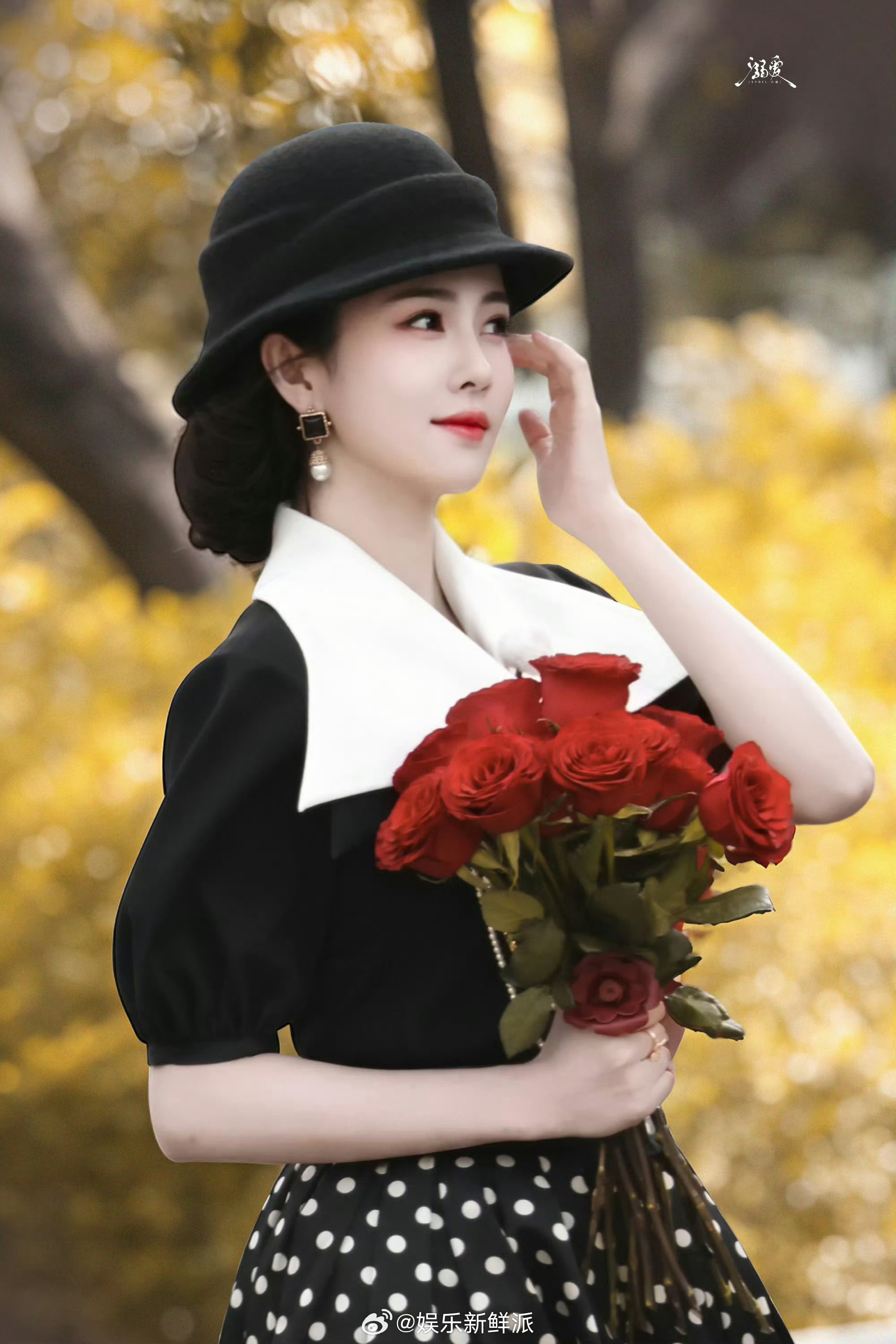 派酱安利 白鹿留洋大小姐造型 谁还没被这组造型美到宽领黑裙衬得肩颈线条超绝，波点