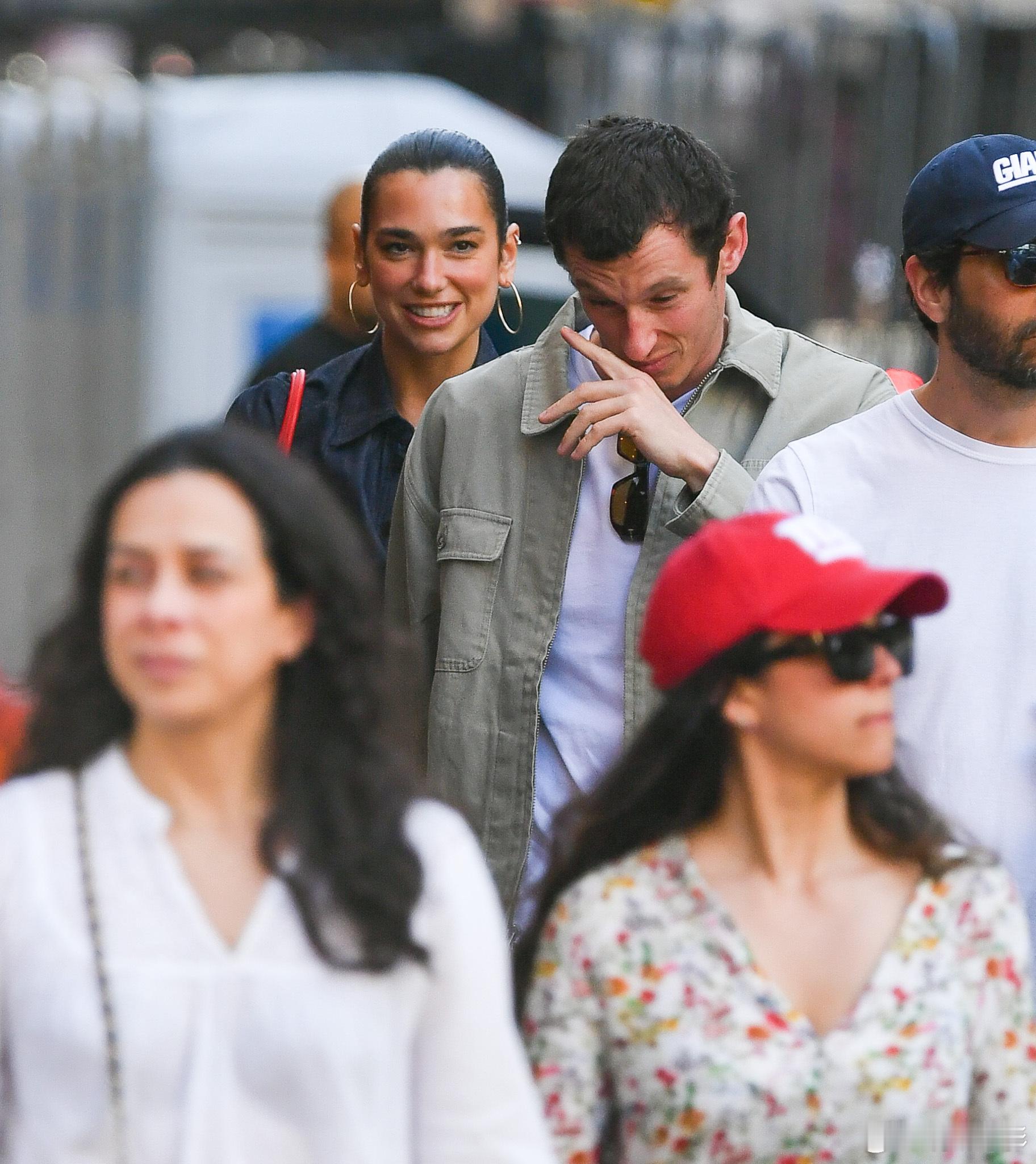 【高清】Dua Lipa and Callum Turner are seen 