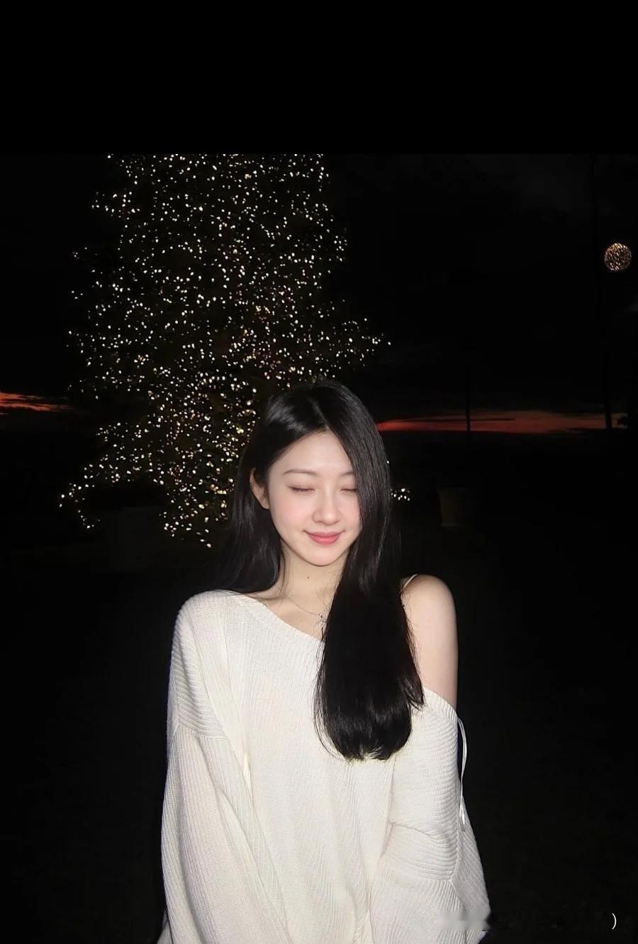 再投缘的两个人，
靠得太近，
有时也会失去彼此的独特魅力。
就像家人和挚友，
我