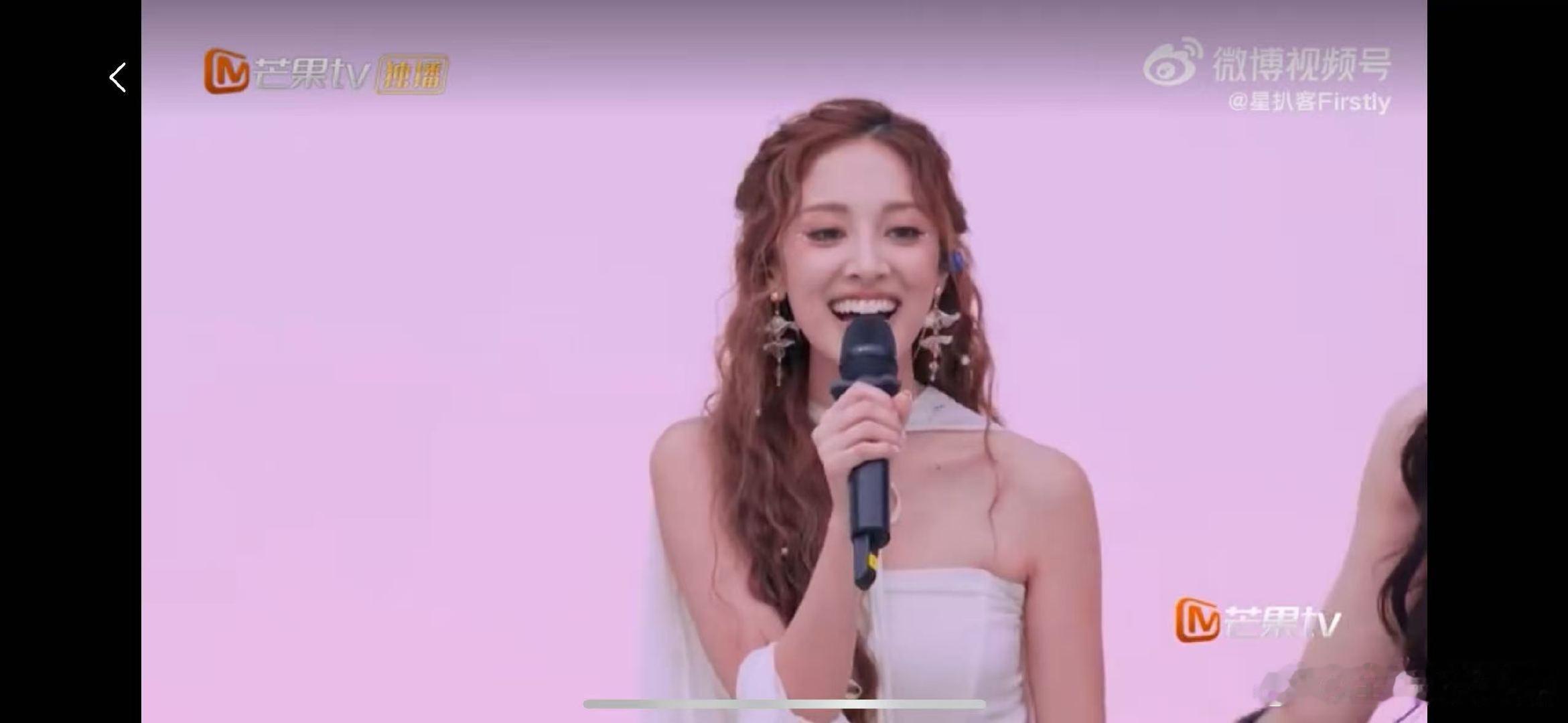 陈凯琳现场表白李斯丹妮 李斯丹妮被蔡明吓到跪下 双重名场面强势出圈，浪漫与欢乐完