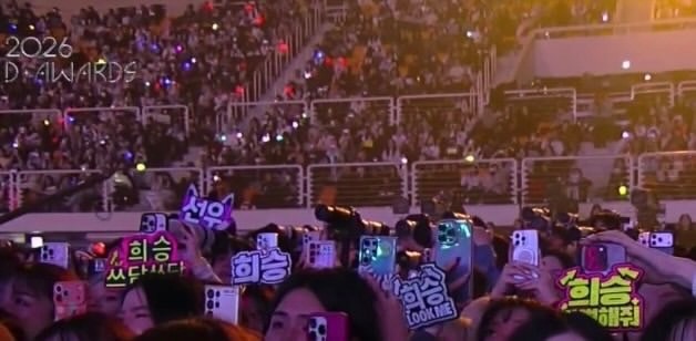 镜头一转全是희승 