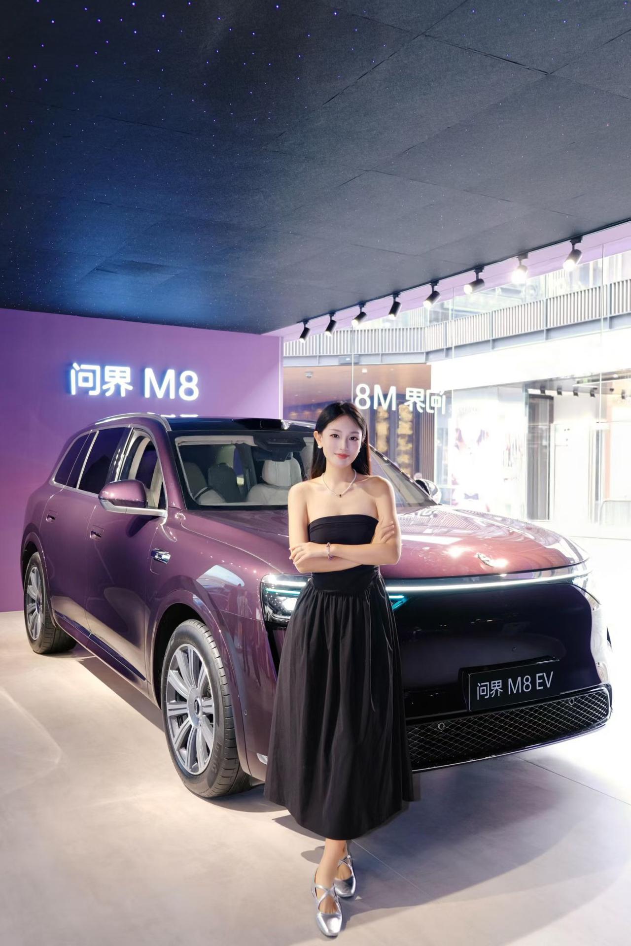 和「好搭紫」接住秋天落下的心动，于漫天金蝶中从容穿行，驾驭风景，宣告最果敢的心动