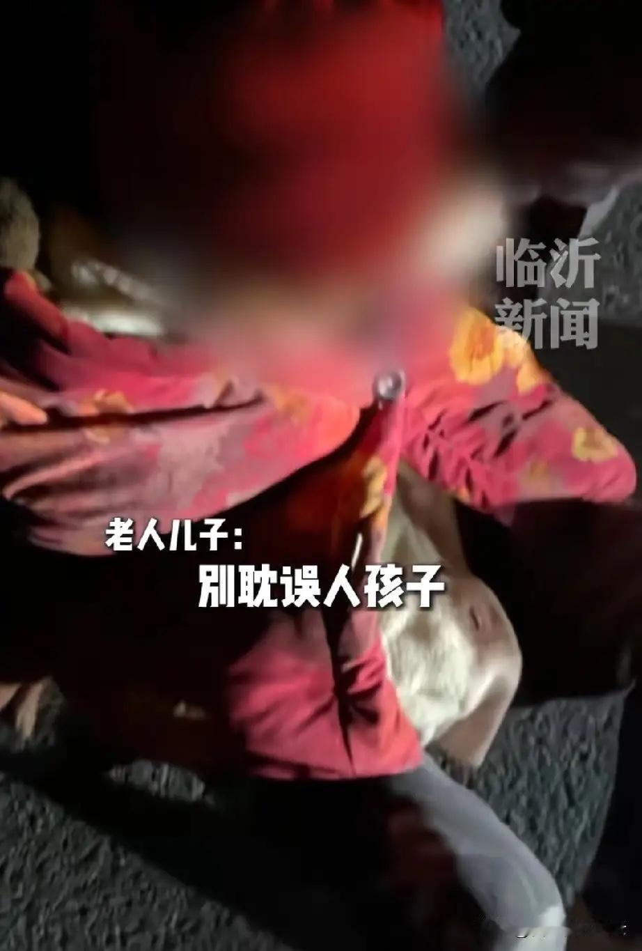 正月十五的乡道上，一辆车停住了，司机手在抖，大娘躺在路边，儿子来了只说了一句话。