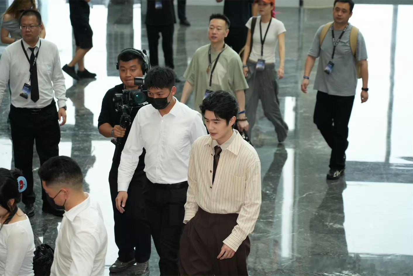 刘昊然选对了新爆款大众T6一汽大众T6正式上市了，540续航，12.99完，实属