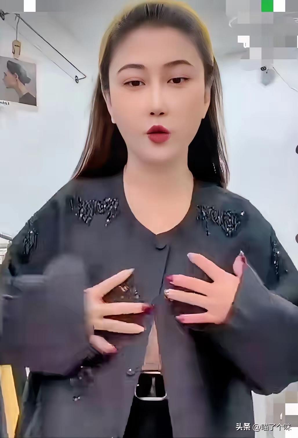 网红炸姐走了，才39岁当时正在直播，几万人的直播间，她正在试穿一件黑色的上衣，穿