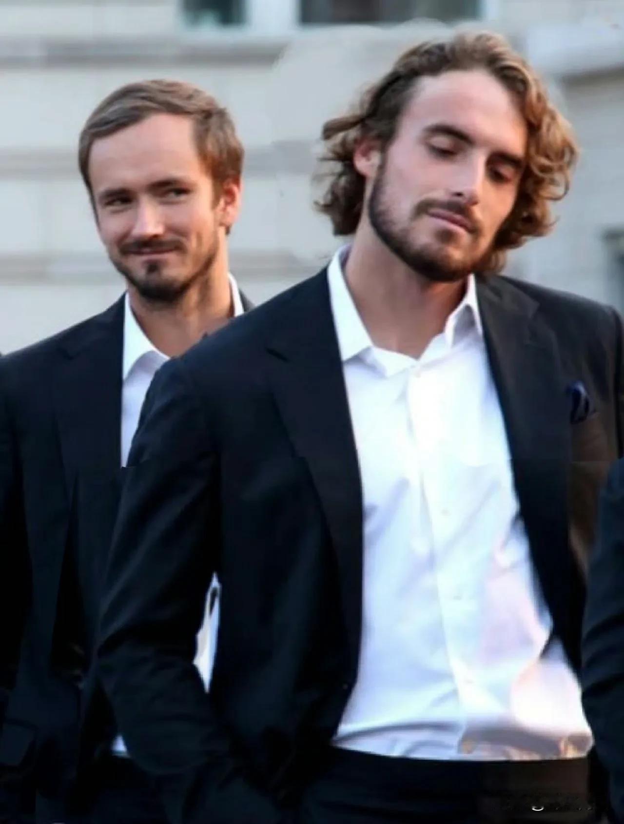 梅德韦杰夫与西西帕斯的“孽缘”在网坛是路人皆知的事情，导致有个梅西CP，调侃两人