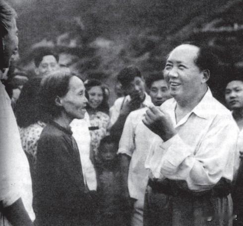 贺晓秋曾两次救下毛泽东，建国后其子上北京被毛主席接见，主席说道：我给你两个特权！