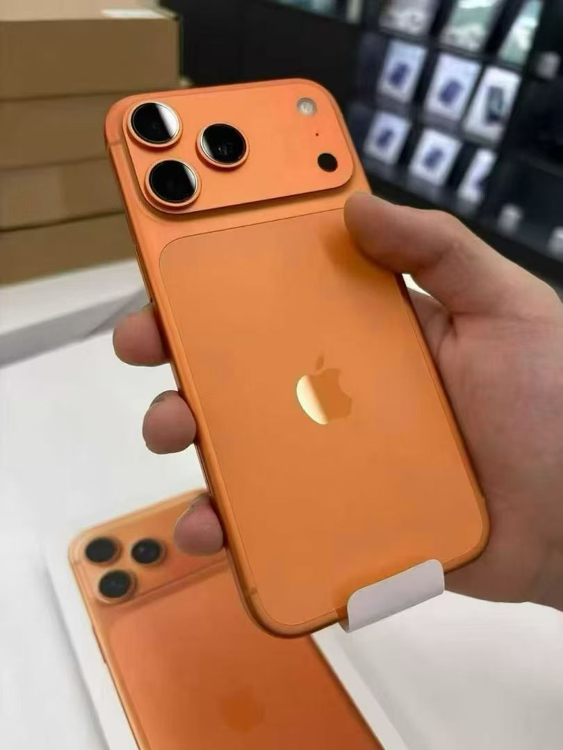 看来看去还是蓝色的一体性更好，色差最小。你们的iPhone 17Pro都买了啥颜