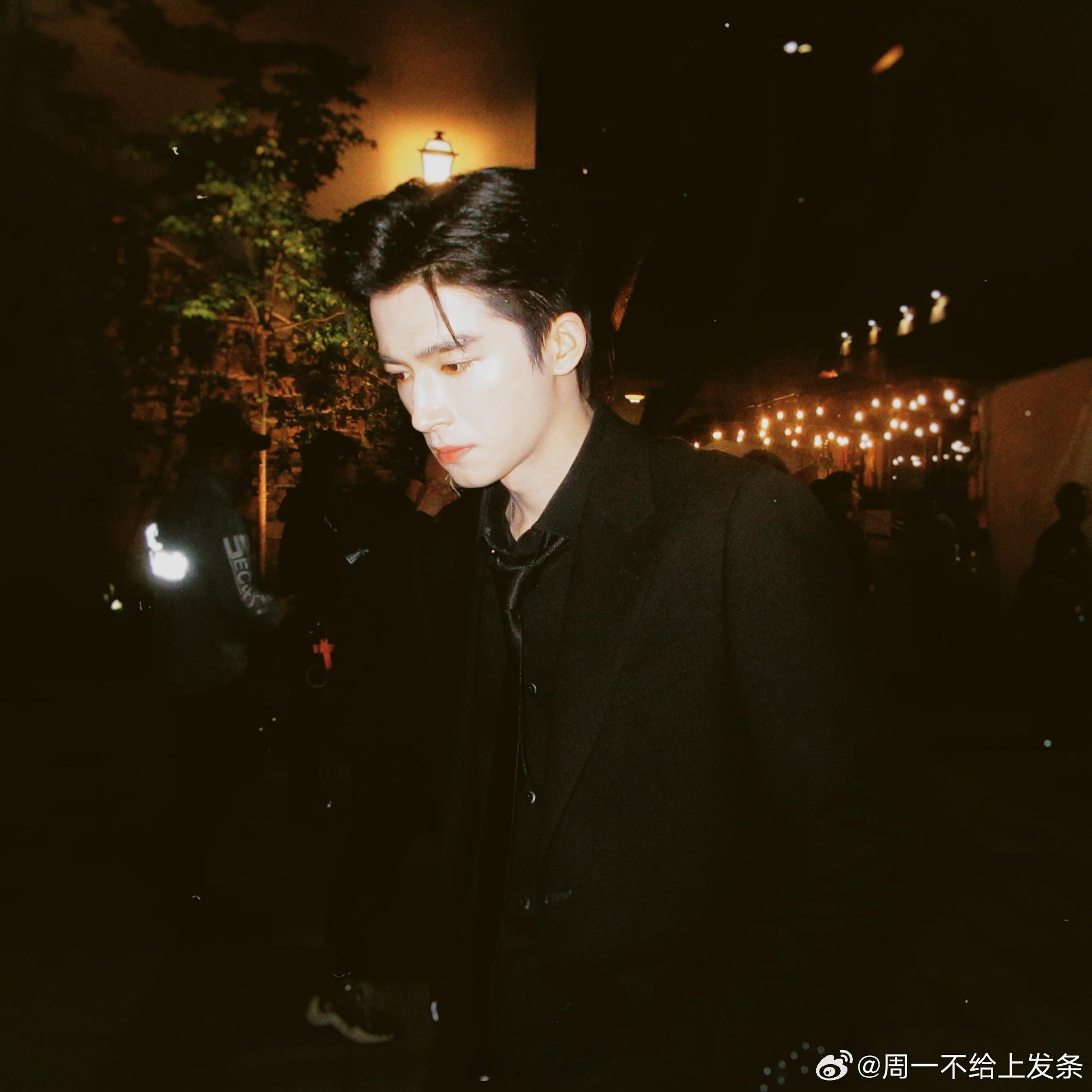 王星越花少最后一个到这不得给小孩哥紧张死，平时这么高精力的一个人，到的时候居然已