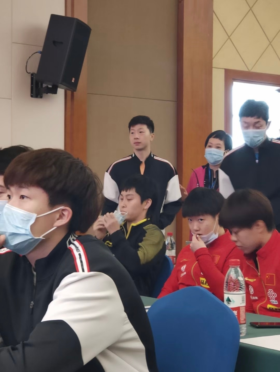 夫妻不出现的时候 会出现很多夫妻还是小情侣时期的图