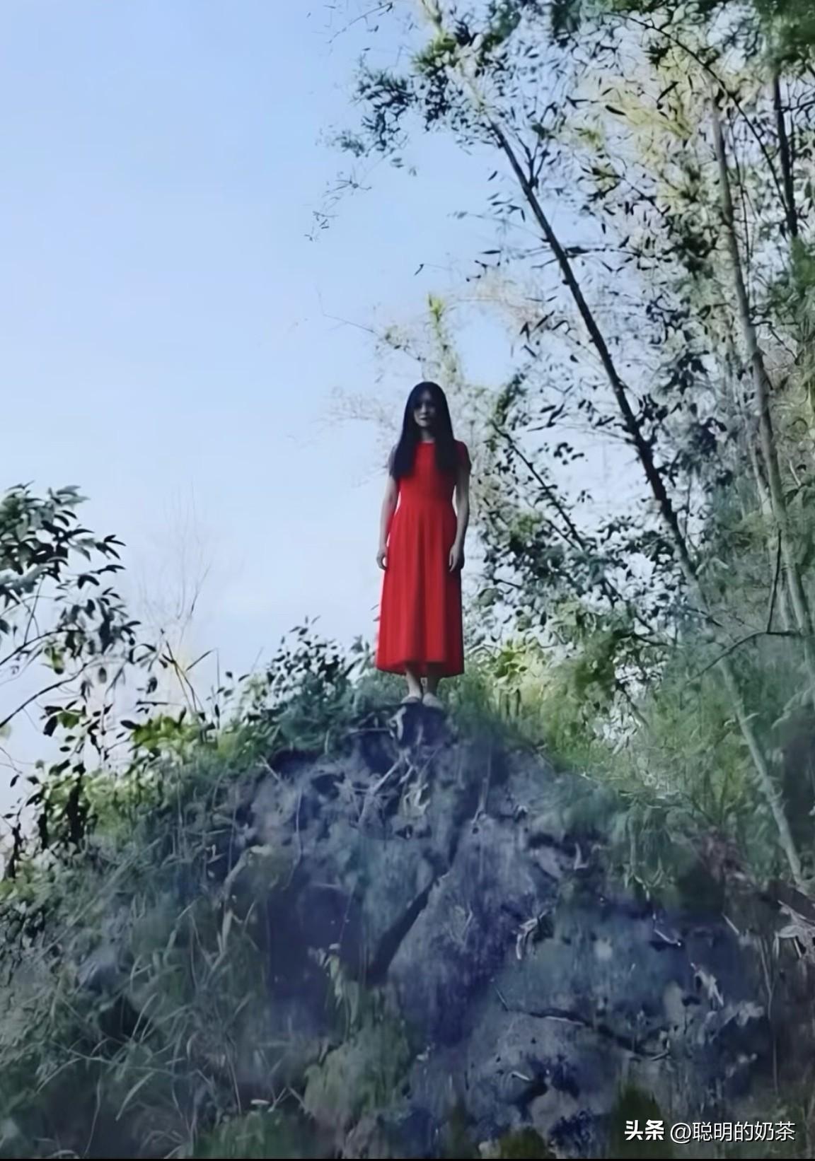 爬山时让男朋友帮忙给拍的照片！我看到后直接和他分手了！