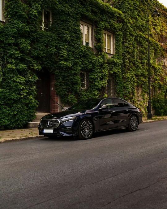 绿意深，夏更浓，E起奔驰