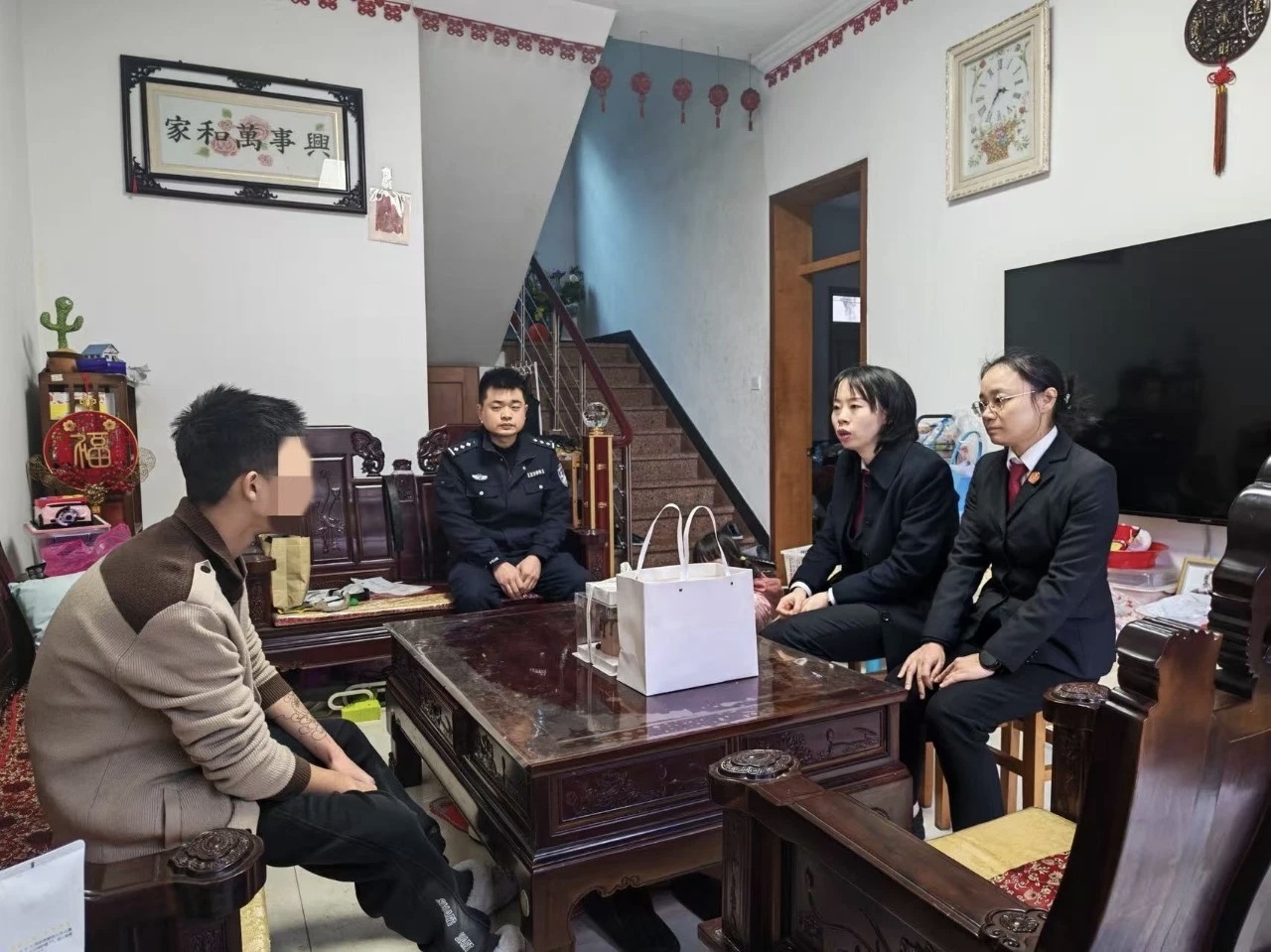 宁波宁海司法温情照亮迷途少年重生路 冬日暖阳洒进车间，宁海18岁少年小海迎来了一