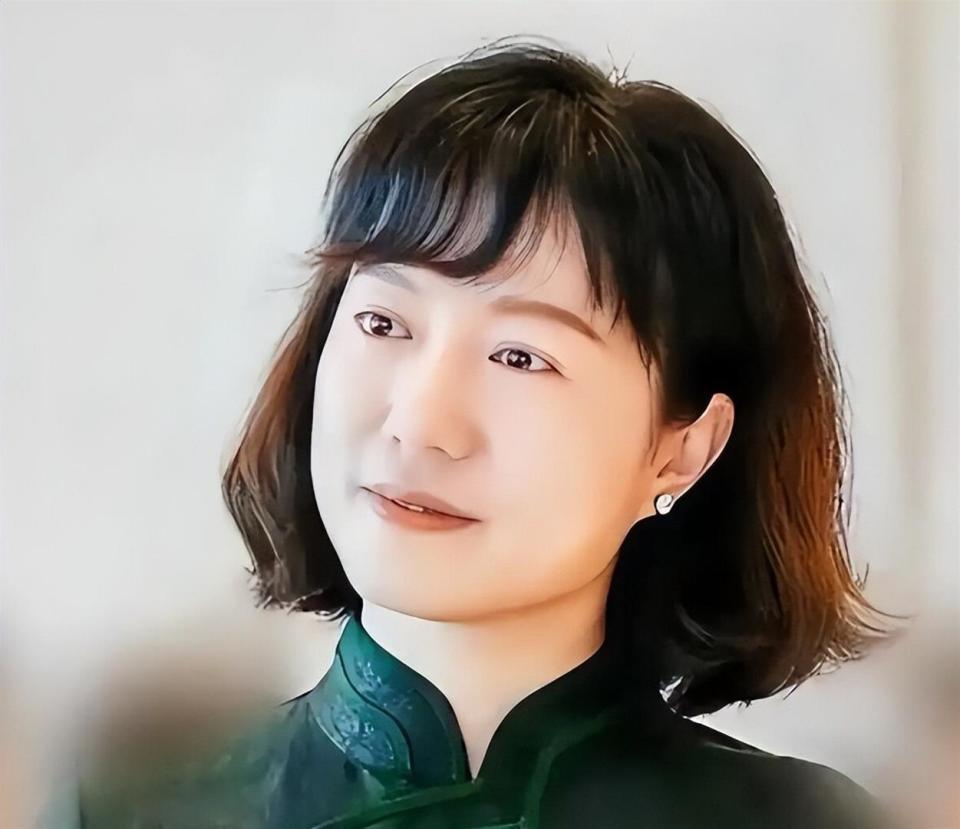 谁能想到，杨振宁逝世后，遗孀翁帆的“真实现状”竟如此出人意料？

那个曾被传“卷