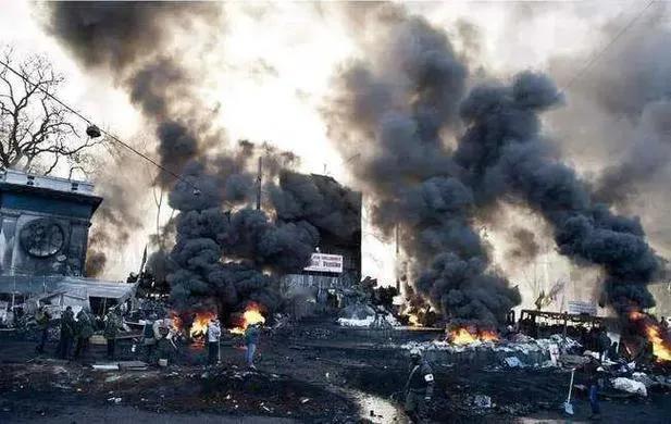 俄乌战争还要继续下去，有些国家觉得血流的不够多，俄罗斯还是好好的，目的没达到，也