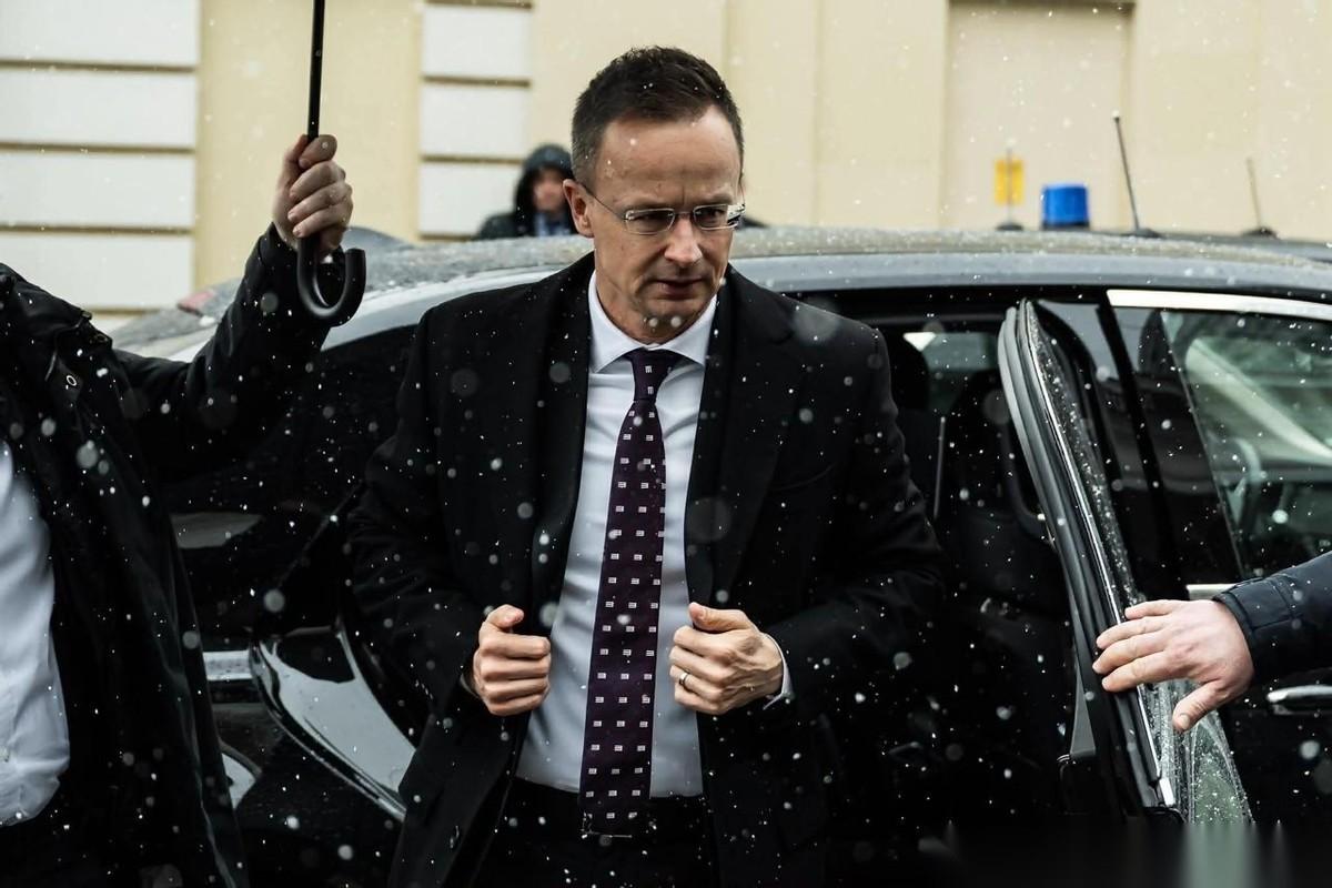 匈牙利公开喊话中国 当地时间27日，匈牙利外长西雅尔多公开表示：中国已经连续3年