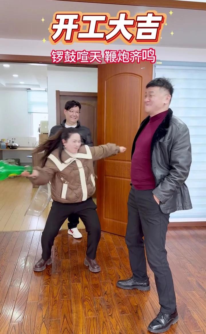 老板，开工大吉。锣鼓喧天，鞭炮齐鸣。