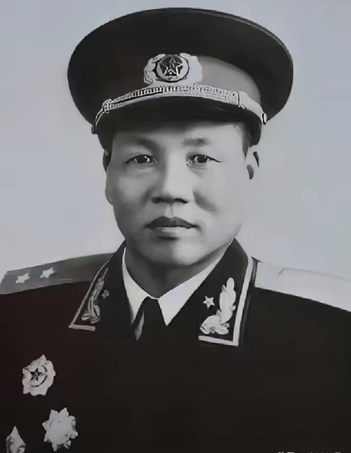 开国将领刘金轩改名从军离家半生，重逢瞬间泪崩全场。
 
在战火纷飞的革命年代，无