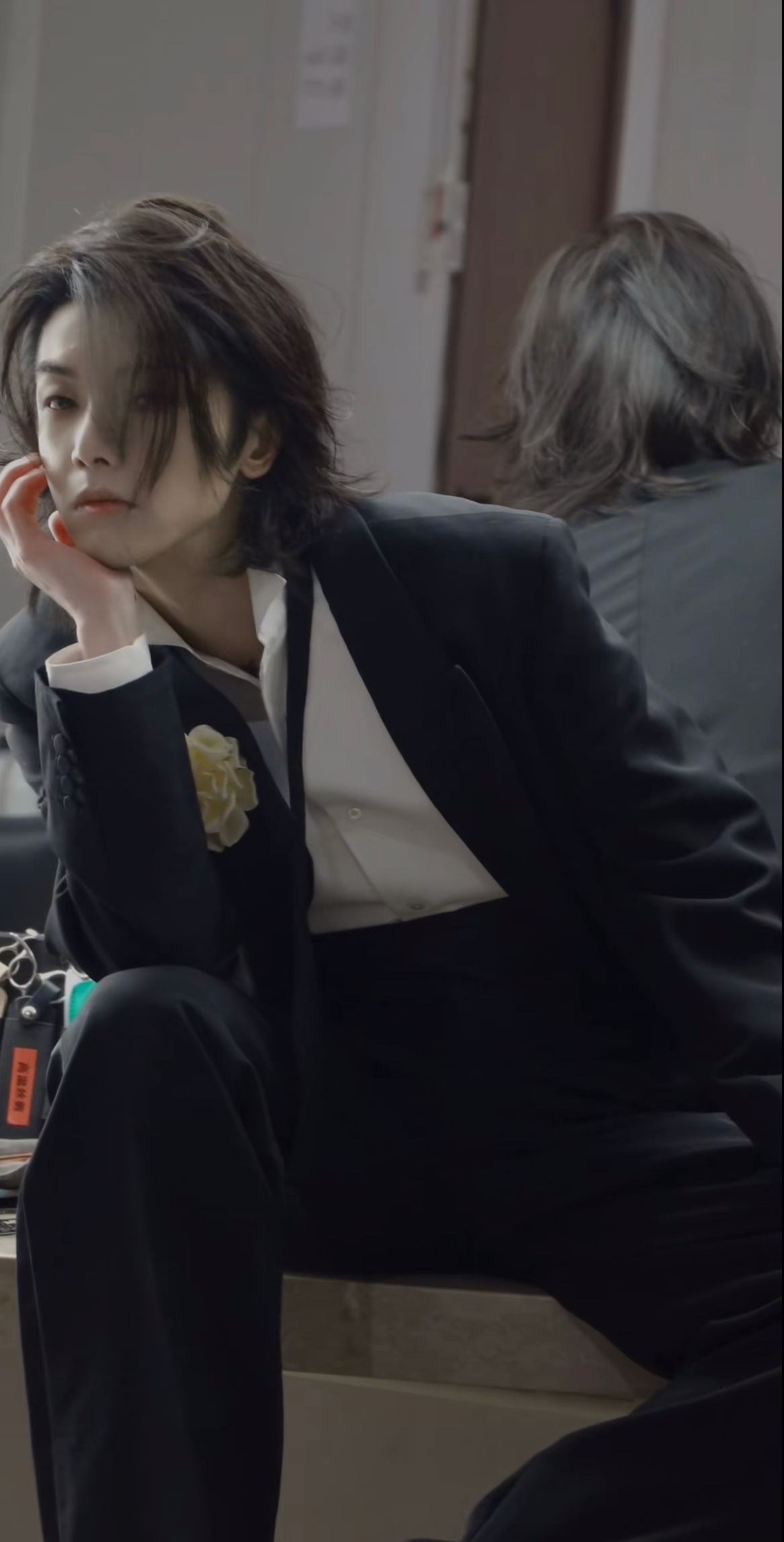 华晨宇芭莎男士封面我用最直白，最不绕弯子，最畅言无阻，最毫无避讳，最直切主题，痛