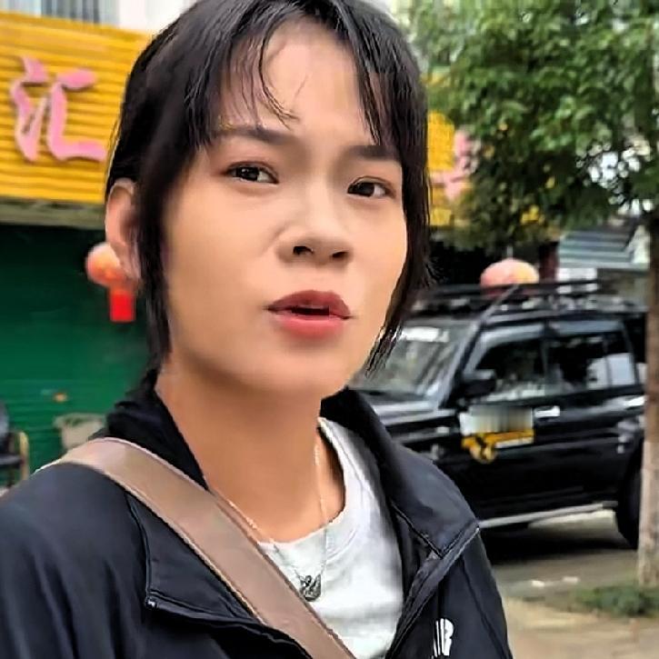 小陈和小梅带着三哥三嫂和两个孩子一起来到了昆明，这是三哥最难决定的一件事情，因为