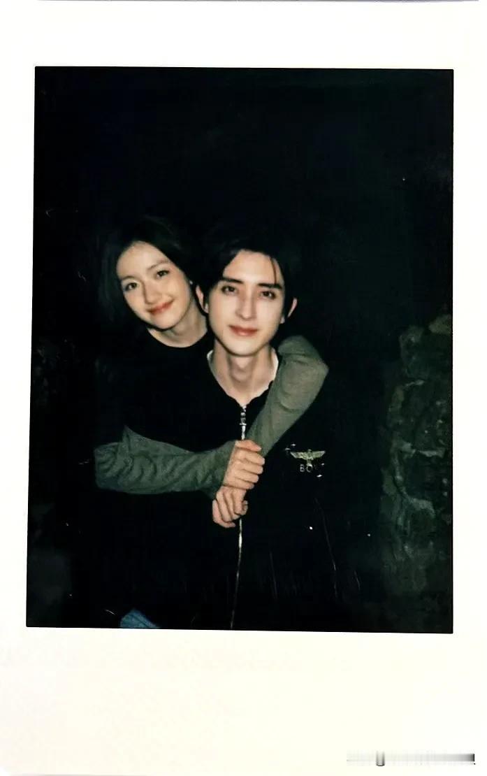 我才知道，李兰迪和张新成好的那些年，一直被他的粉丝骂！

张新成也是个没有担当的