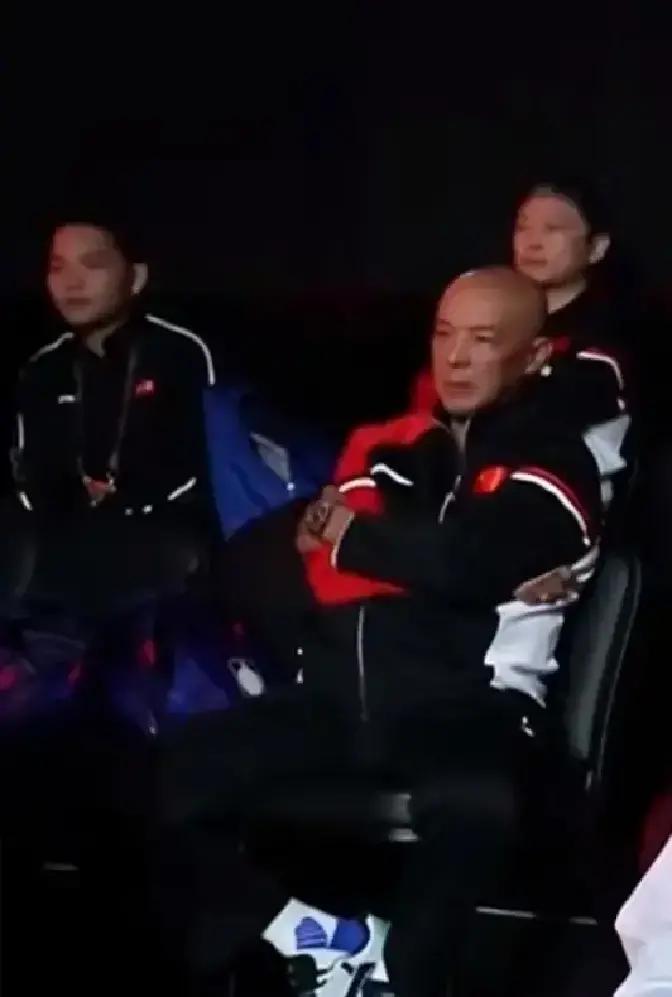 盯着屏幕那一刻，心里真不是滋味。
 
王楚钦坐在场边，胸口剧烈起伏，眼神里透着一