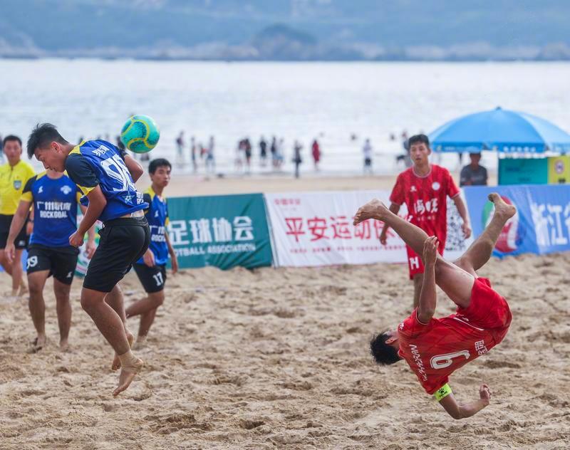 三亚亚沙会沙滩足球将于23日开赛，和传统11人制足球相比，沙滩足球的比赛节奏快、