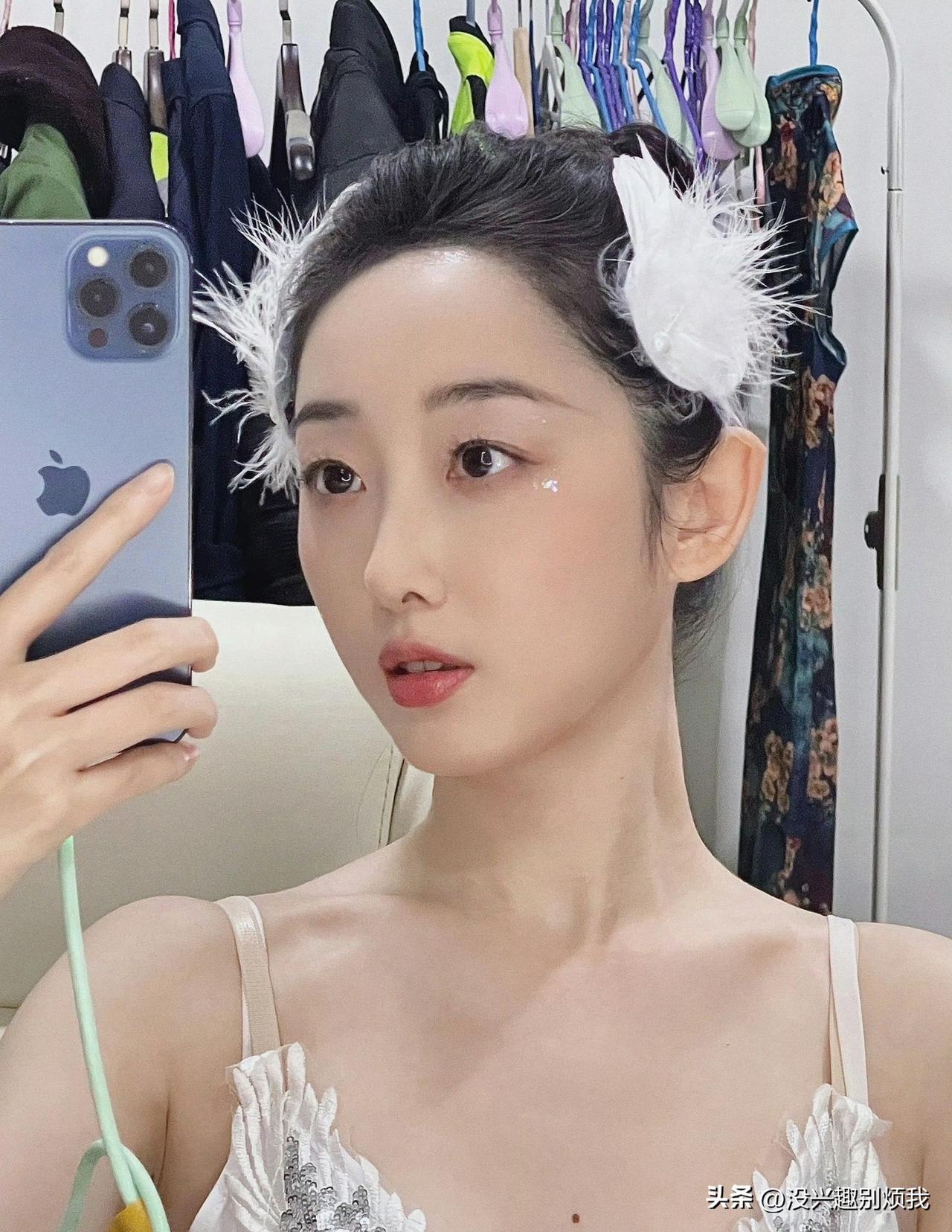 蒋梦婕巴雷拉造型
