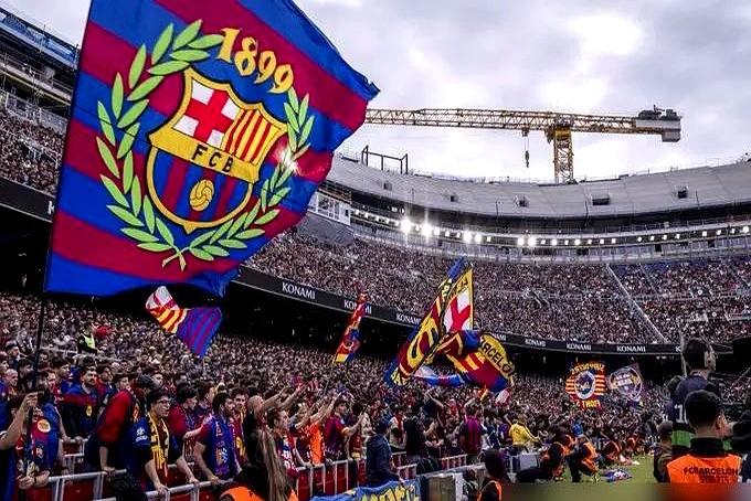 谁能想到，昨晚诺坎普的主角，竟是一个18岁小孩和一个租借回归的边后卫。

巴萨5