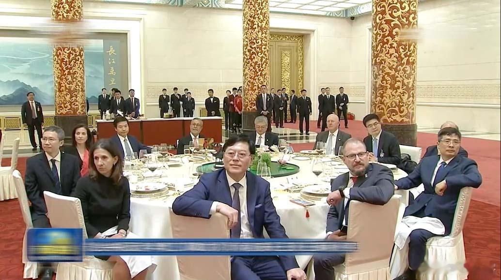 这次特朗普访华的欢迎宴会，能明显感觉到是中美经贸交流的一次高规格碰面，到场的全是