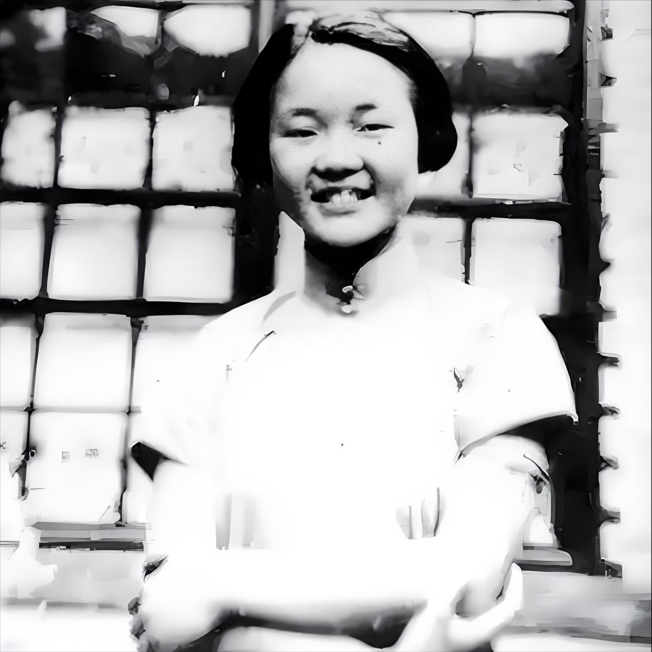 1939年，延安，一对新婚夫妻在河边告别。丈夫说："我在延安等你回来。"妻子说：