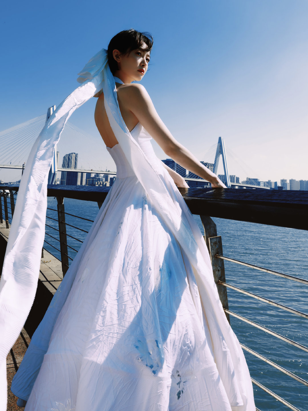 宋茜身着Julien Fournié 2018春夏高定出席星光大赏红毯 。今天是