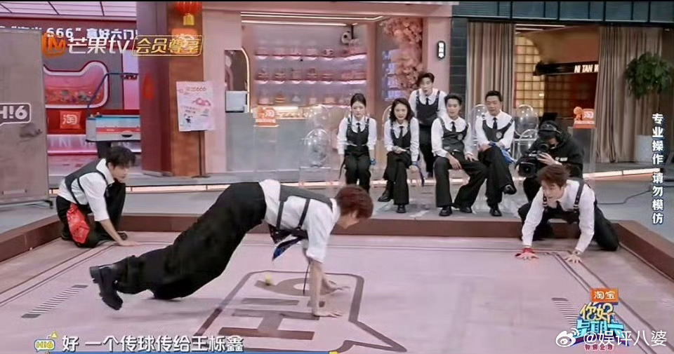 丁程鑫单手撑地这个帅这期好六真的挖到宝了!丁程鑫躲球时那一手单手撑地动作又稳又飒