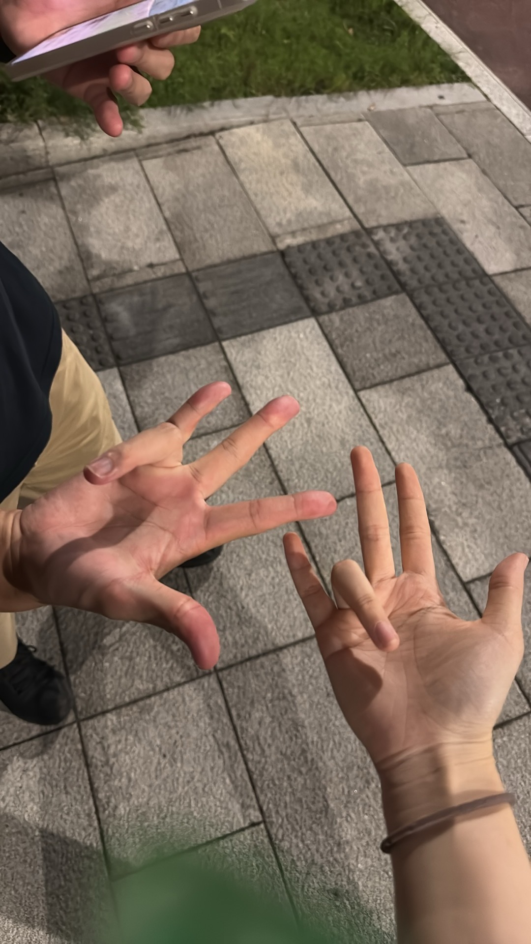 跟比例粥研究了命理和医美 