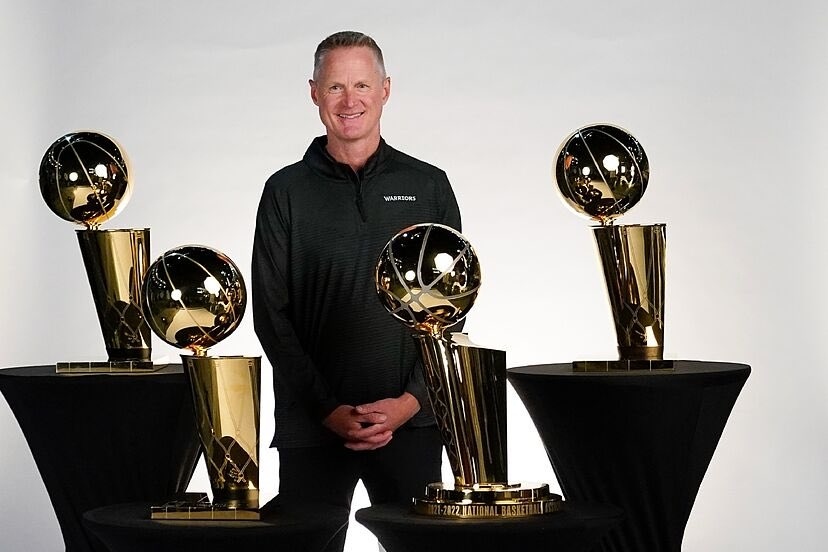 NBA 突发新闻：史蒂夫·科尔已同意续约两年，继续担任勇士队主教练！他将于202