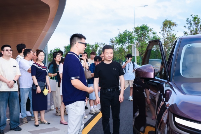 恭喜小鹏！GX终于开启大规模交付了🎉从发布到交付，这速度和执行力还是可以的。现