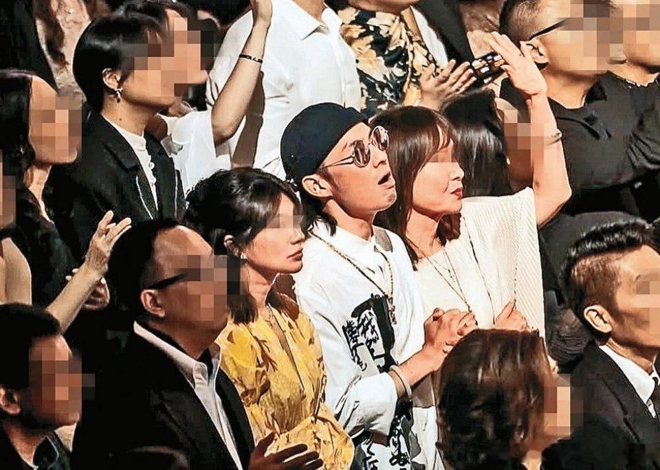吴建豪从20岁就喜欢姐感性感混血感的女生，这个其实挺符合的。都离婚那么久了，真的