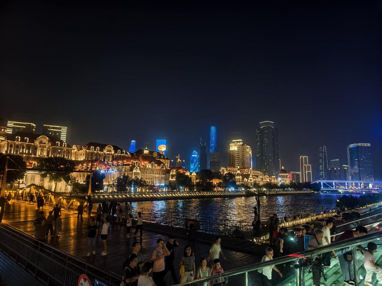 再去看天津     夜色还是那样美

几年前去天津旅游，就觉得天津夜色特别美。2