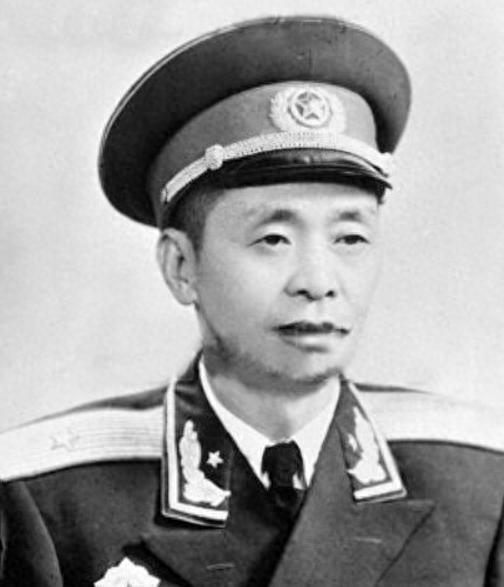 福州军区干事去开国少将家“借住”，刚踏进院子就惊叹：没想到将军家竟如此简朴！
1