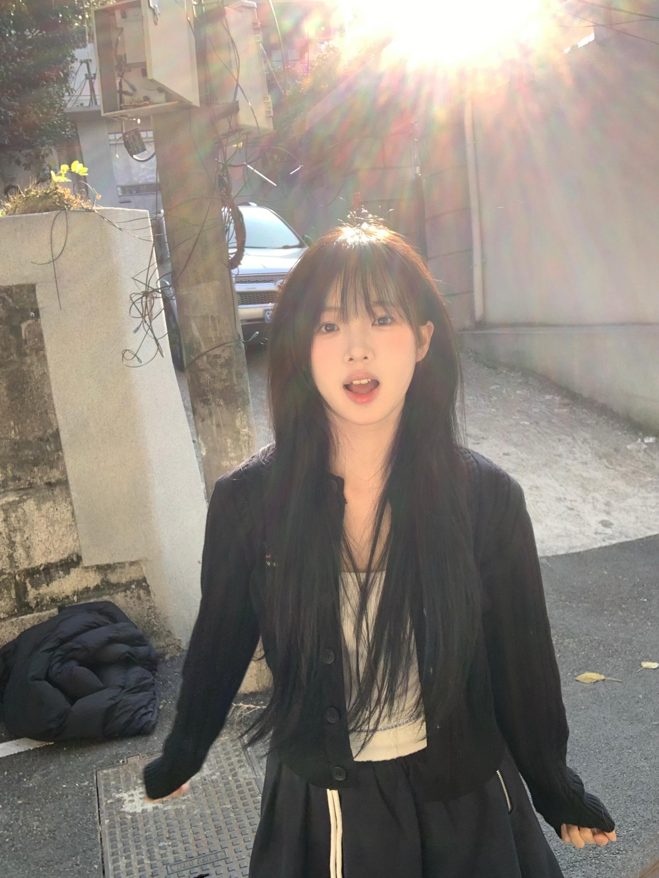 人总是喜欢反季节的东西 就像幸福后知后觉。
