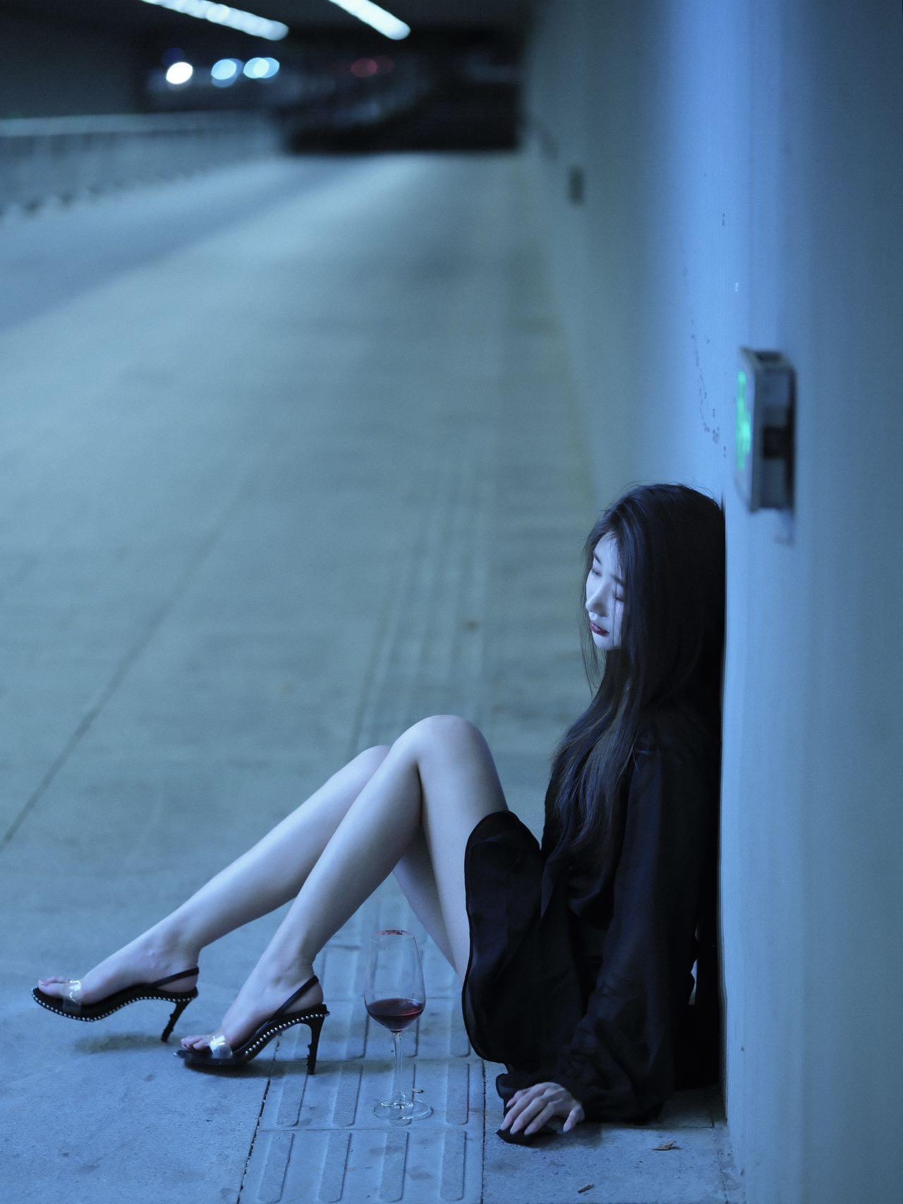 夜晚的孤独，高跟鞋下的故事