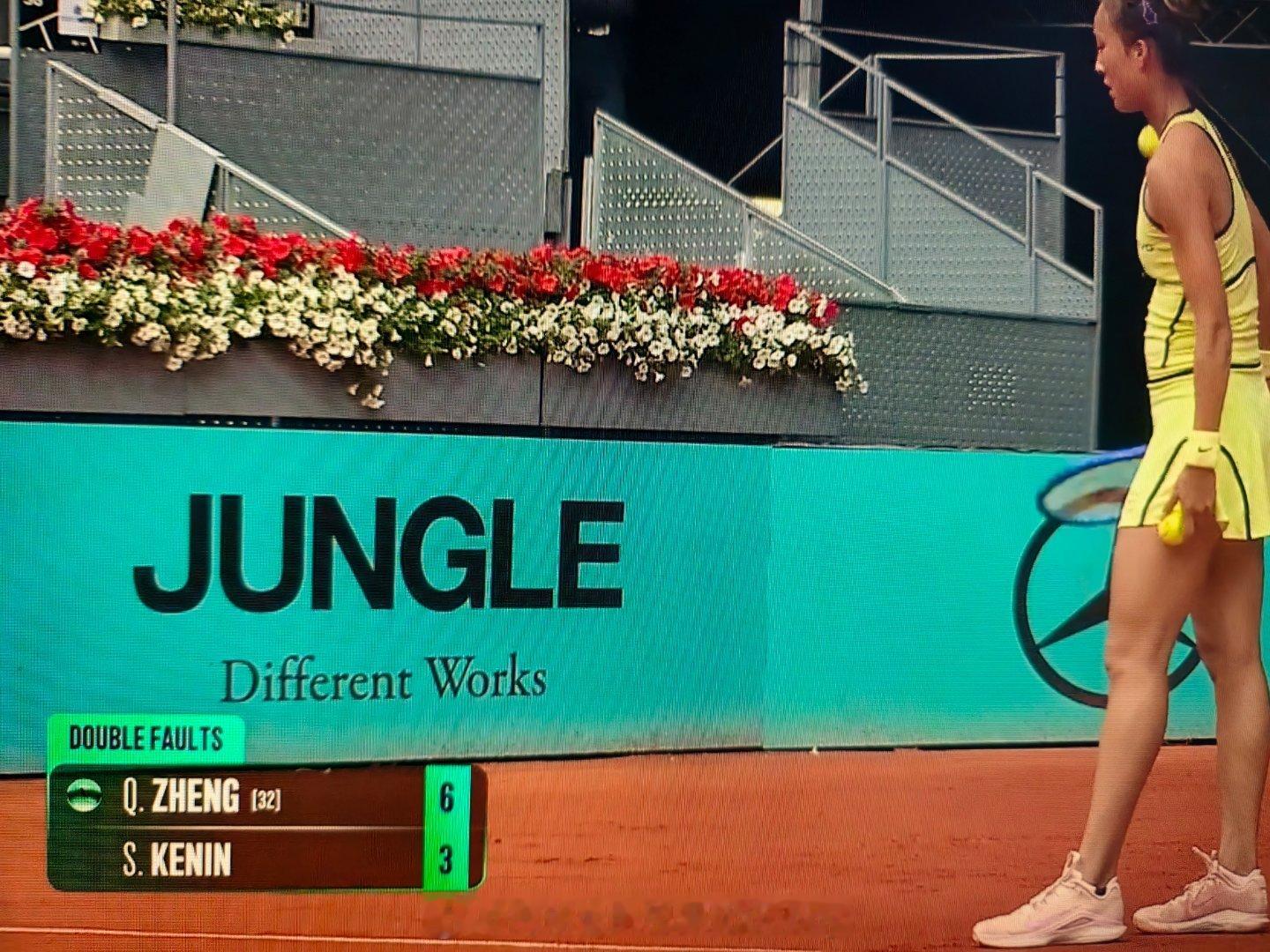 钦文今天双误已经6个了郑钦文vs肯宁网球wta