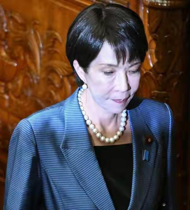 高市的嘴，到现在还是很强硬的，她所发表的言论，她自己难道就没有考虑过后果吗？也许