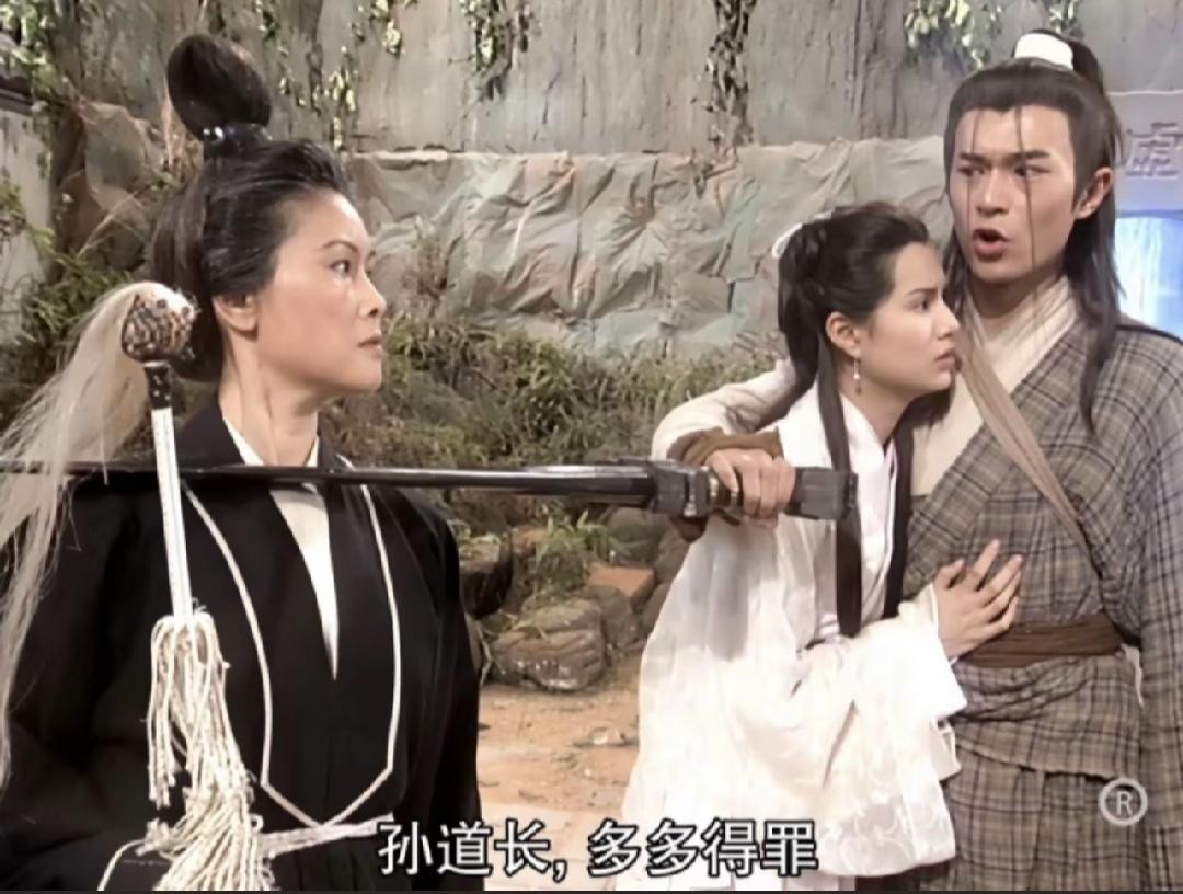 看到这个时候的杨过和小龙女，孙不二心里一定也想到她和马钰的曾经吧！
杨过和小龙女
